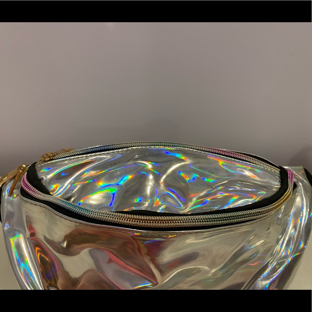 Metallic Fanny Pack - Picture 4 of 4